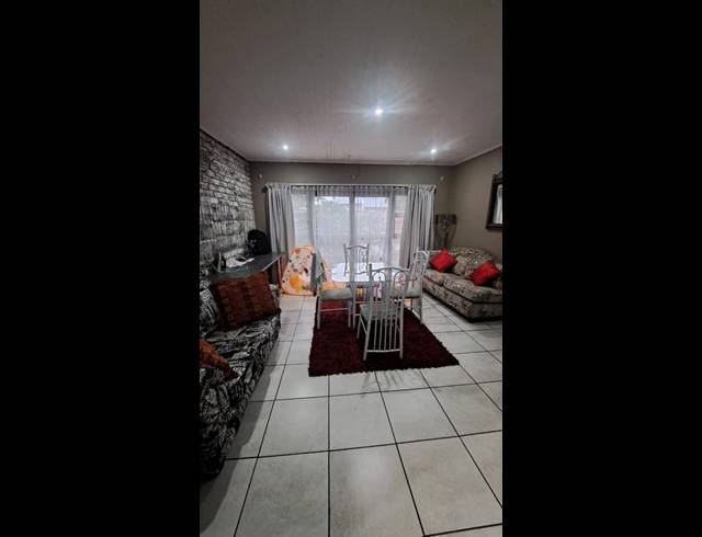 4 BEDROOM HOUSE FOR SALE IN PETERSFIELD